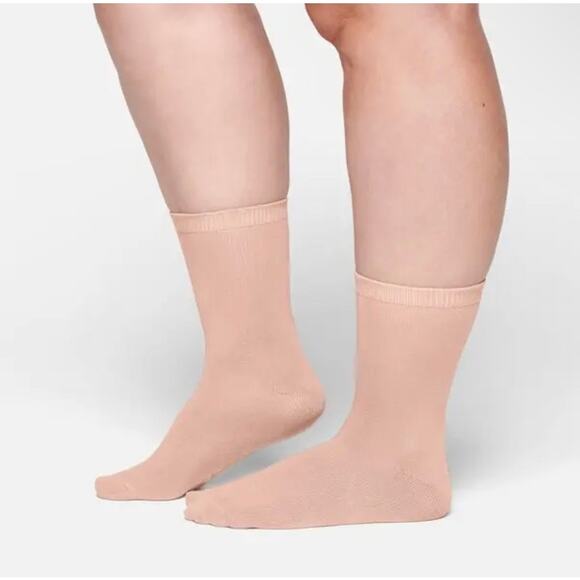 Skims Everyday Crew Half Calf Socks in Color Mica New in Box Size Small - Picture 3 of 3